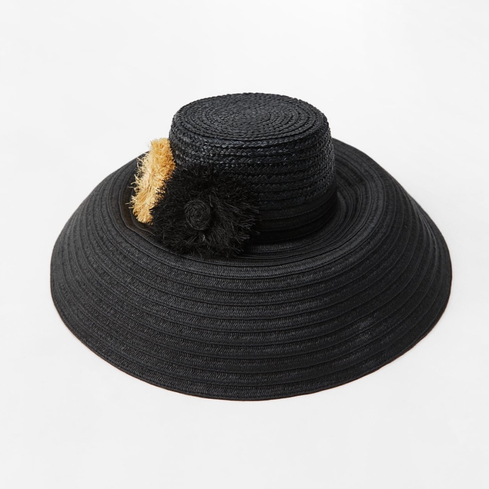 Single pc 🔥 Zara limiters edition contrast floral hat (black)